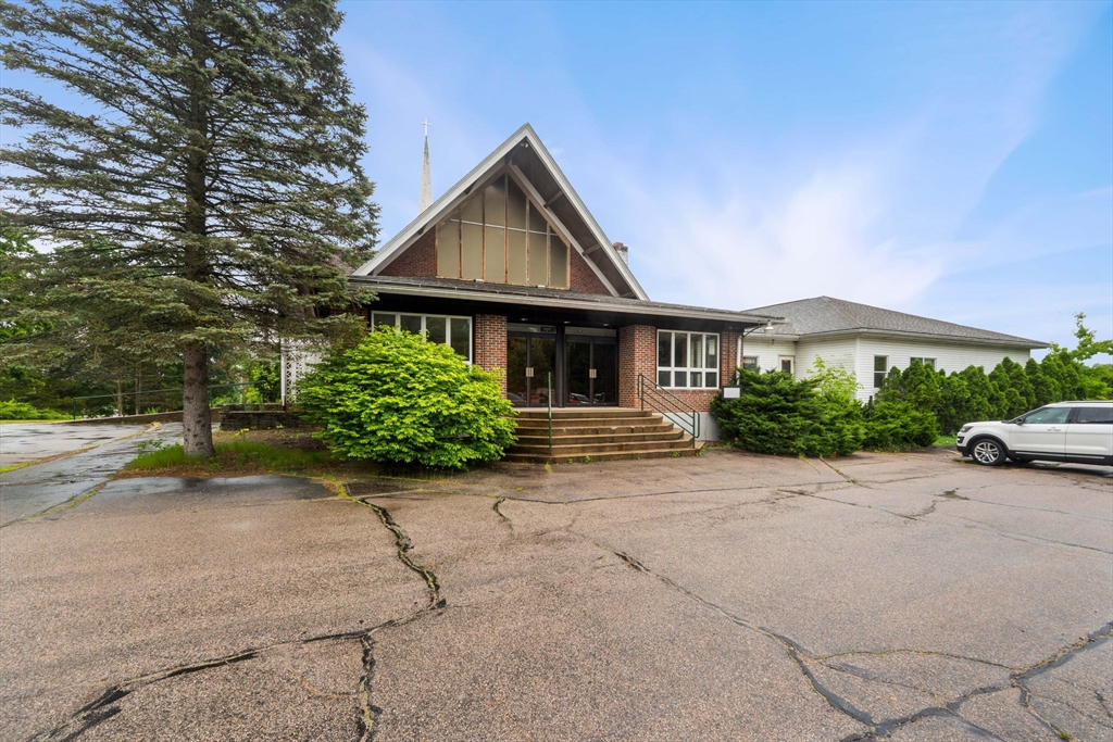 20 Hoppin Hill Ave