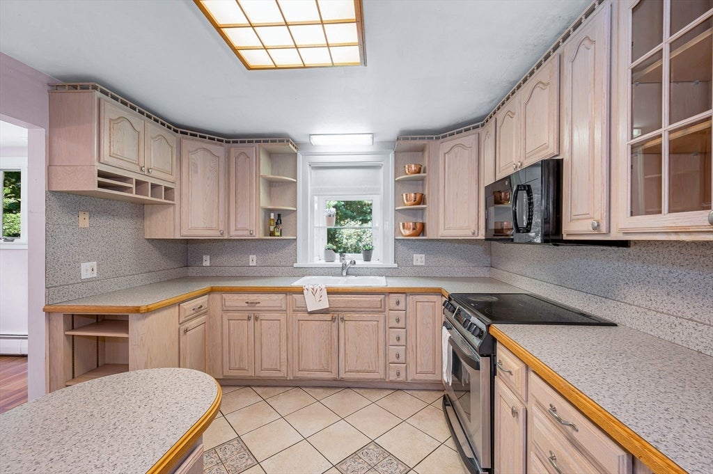 12 Wilton Drive, Wilmington, MA Photo #9