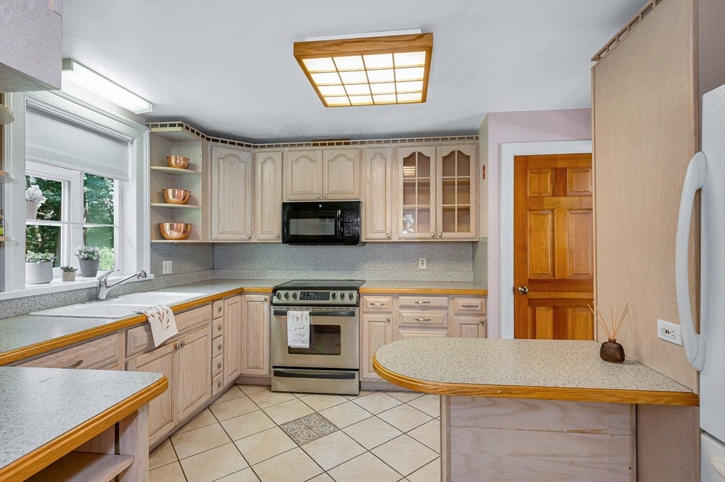 12 Wilton Drive, Wilmington, MA Photo #10