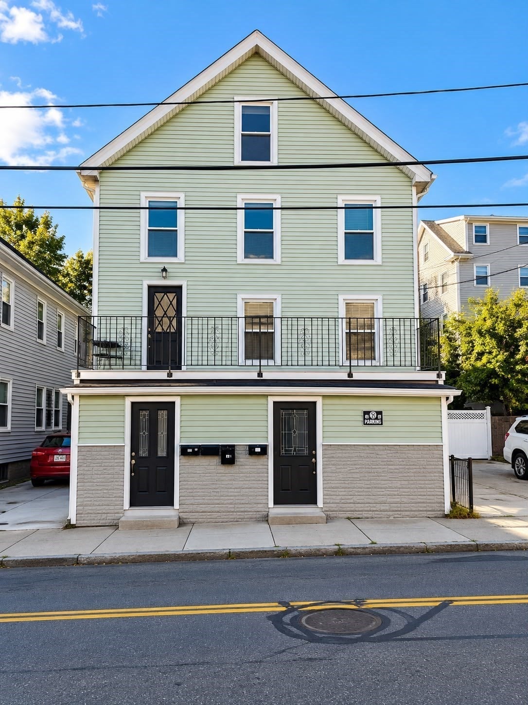 Photo of 321-323 Lawrence St, Lowell, MA