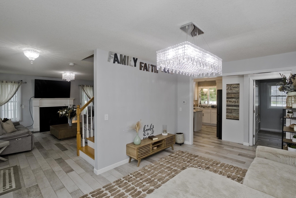 Springfield, Massachusetts 01104, United States, 4 Bedrooms Bedrooms, ,3 BathroomsBathrooms,Residential,Active,227986