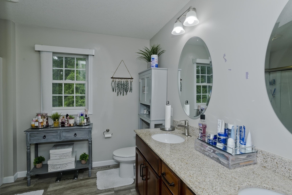 Springfield, Massachusetts 01104, United States, 4 Bedrooms Bedrooms, ,3 BathroomsBathrooms,Residential,Active,227986