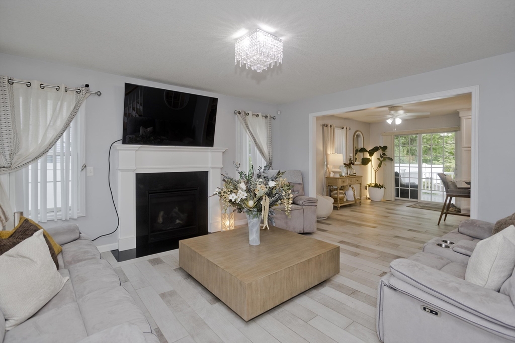 Springfield, Massachusetts 01104, United States, 4 Bedrooms Bedrooms, ,3 BathroomsBathrooms,Residential,Active,227986