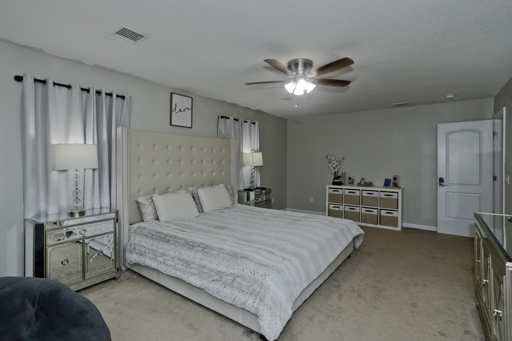 Springfield, Massachusetts 01104, United States, 4 Bedrooms Bedrooms, ,3 BathroomsBathrooms,Residential,Active,227986