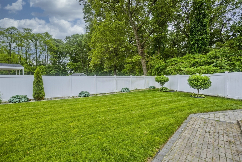 Springfield, Massachusetts 01104, United States, 4 Bedrooms Bedrooms, ,3 BathroomsBathrooms,Residential,Active,227986