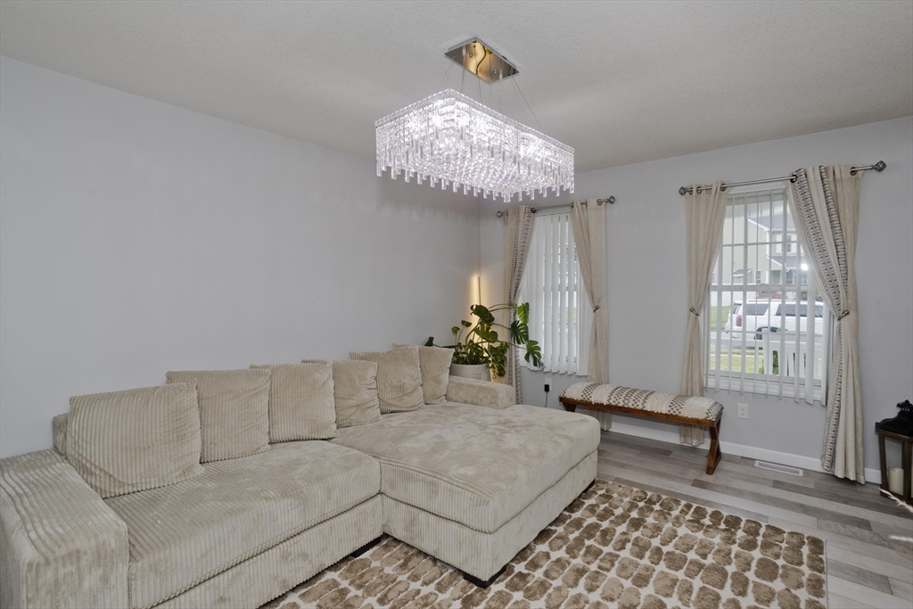 Springfield, Massachusetts 01104, United States, 4 Bedrooms Bedrooms, ,3 BathroomsBathrooms,Residential,Active,227986