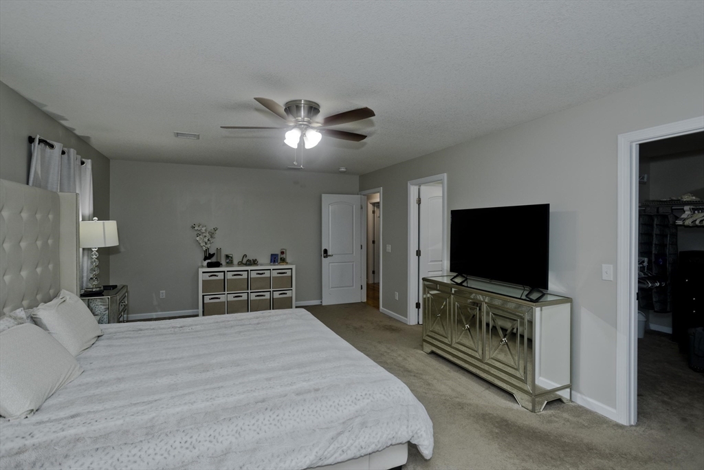 Springfield, Massachusetts 01104, United States, 4 Bedrooms Bedrooms, ,3 BathroomsBathrooms,Residential,Active,227986