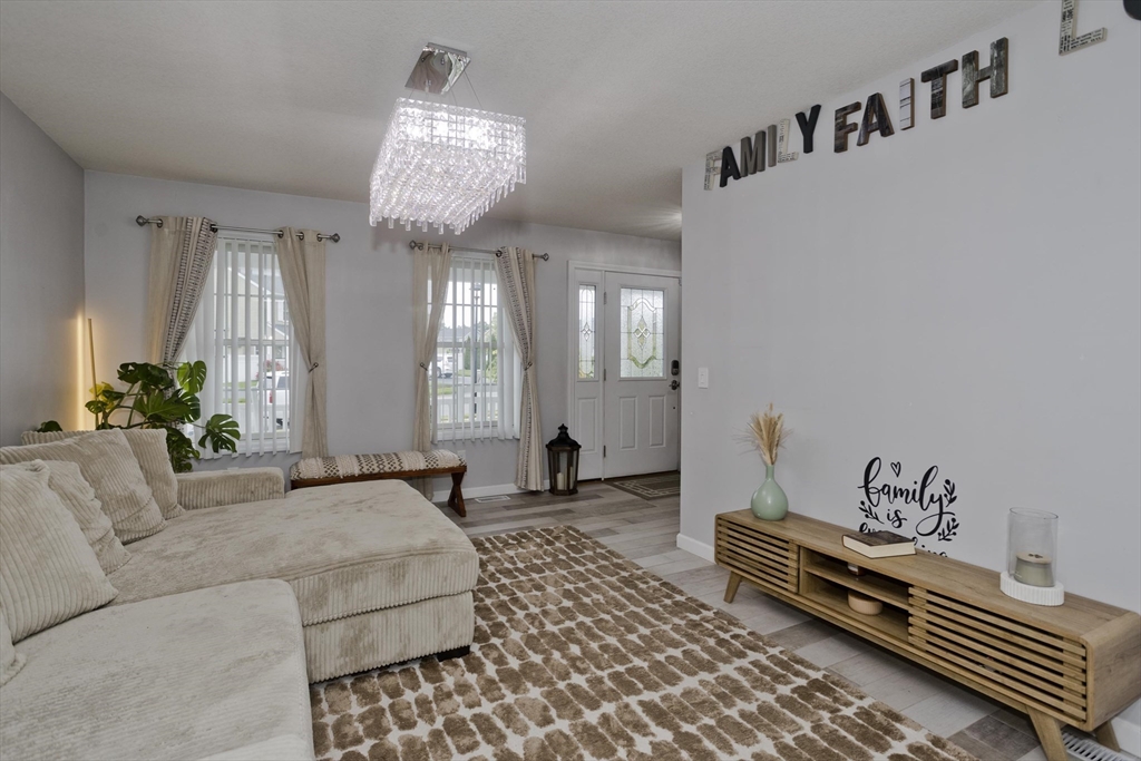 Springfield, Massachusetts 01104, United States, 4 Bedrooms Bedrooms, ,3 BathroomsBathrooms,Residential,Active,227986