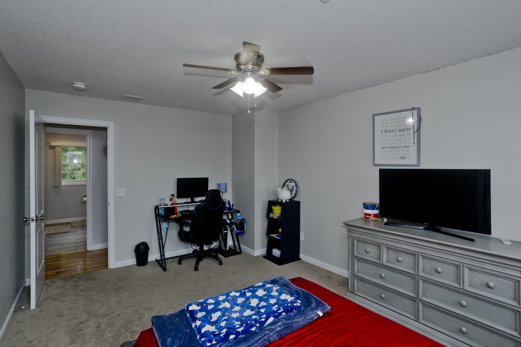 Springfield, Massachusetts 01104, United States, 4 Bedrooms Bedrooms, ,3 BathroomsBathrooms,Residential,Active,227986