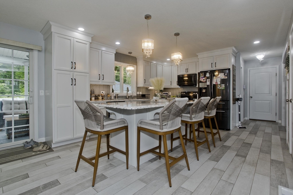 Springfield, Massachusetts 01104, United States, 4 Bedrooms Bedrooms, ,3 BathroomsBathrooms,Residential,Active,227986