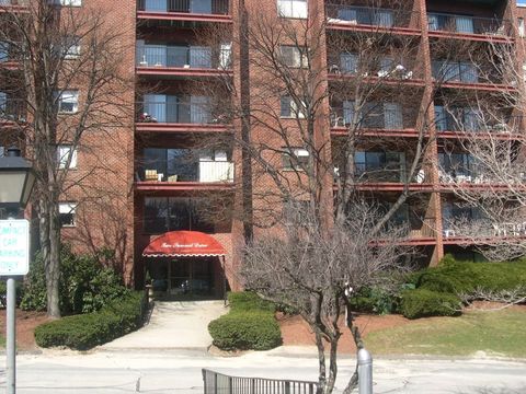 Photo of 2 Summit Dr #18, Reading, MA 01867 (MLS # 73451356)