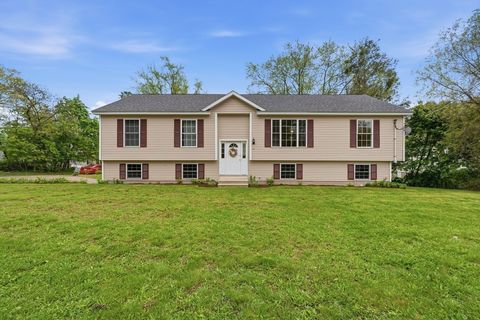 Photo of 6 White Birch Dr, Worcester, MA 01602 (MLS # 73524009)