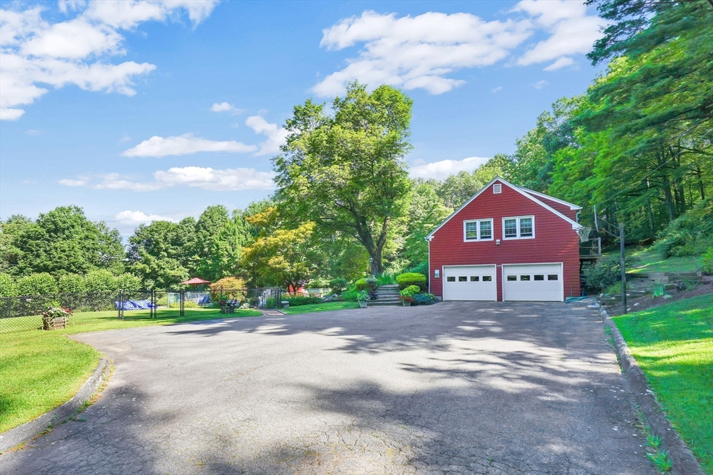 68 Monson Rd