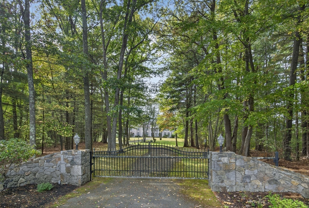 11 Elizabeth Way