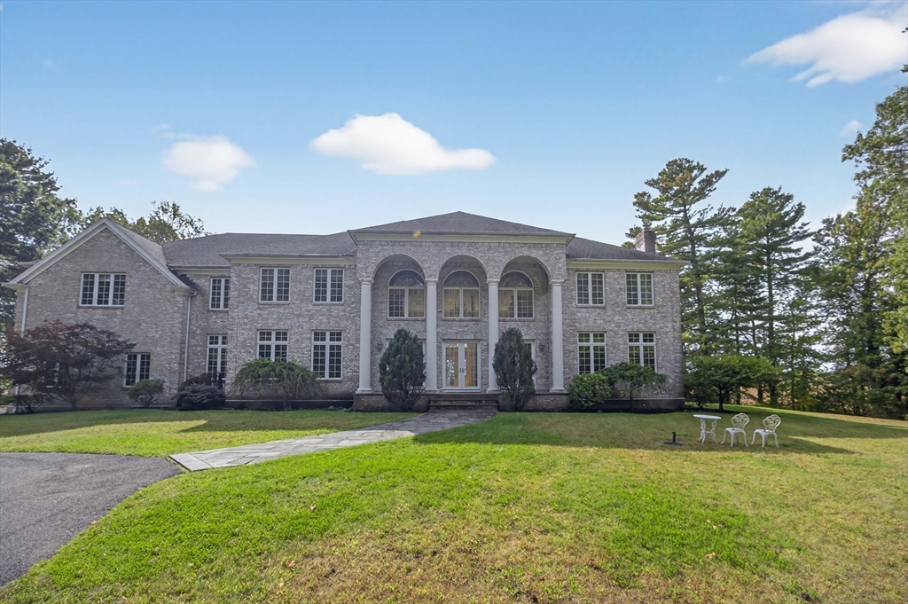 11 Elizabeth Way