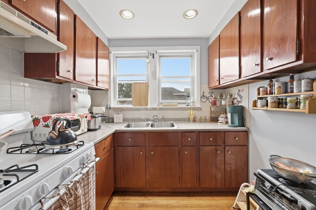 37 Eaton St