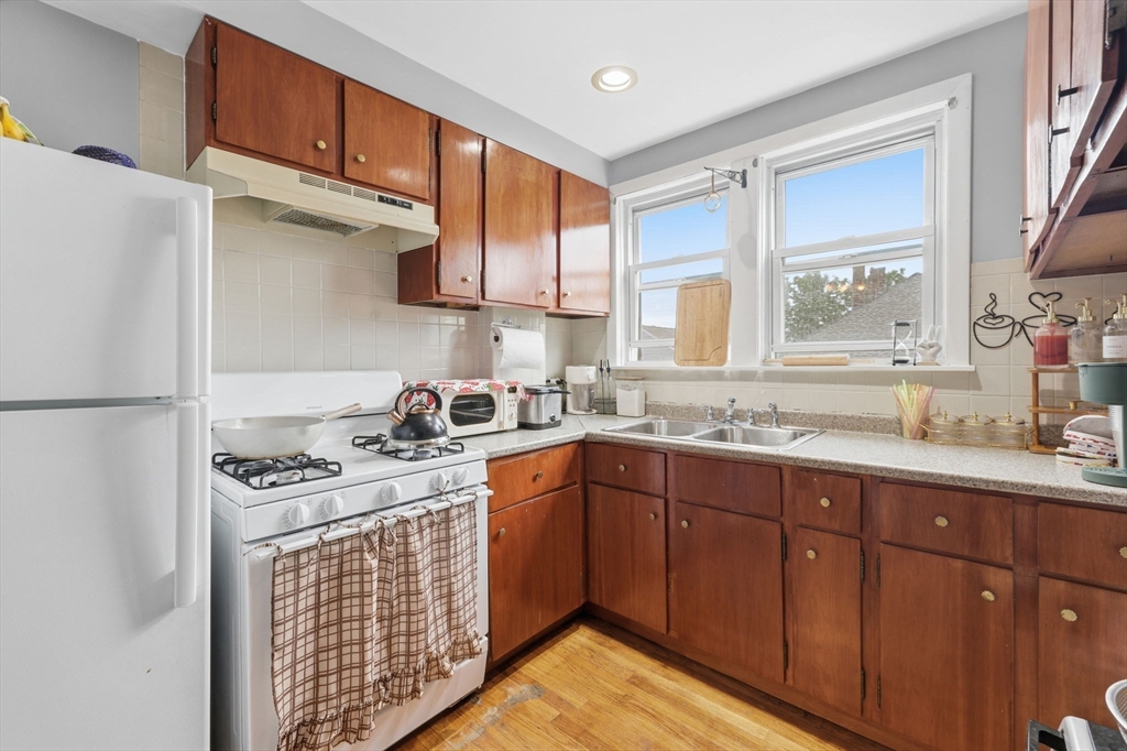 37 Eaton St
