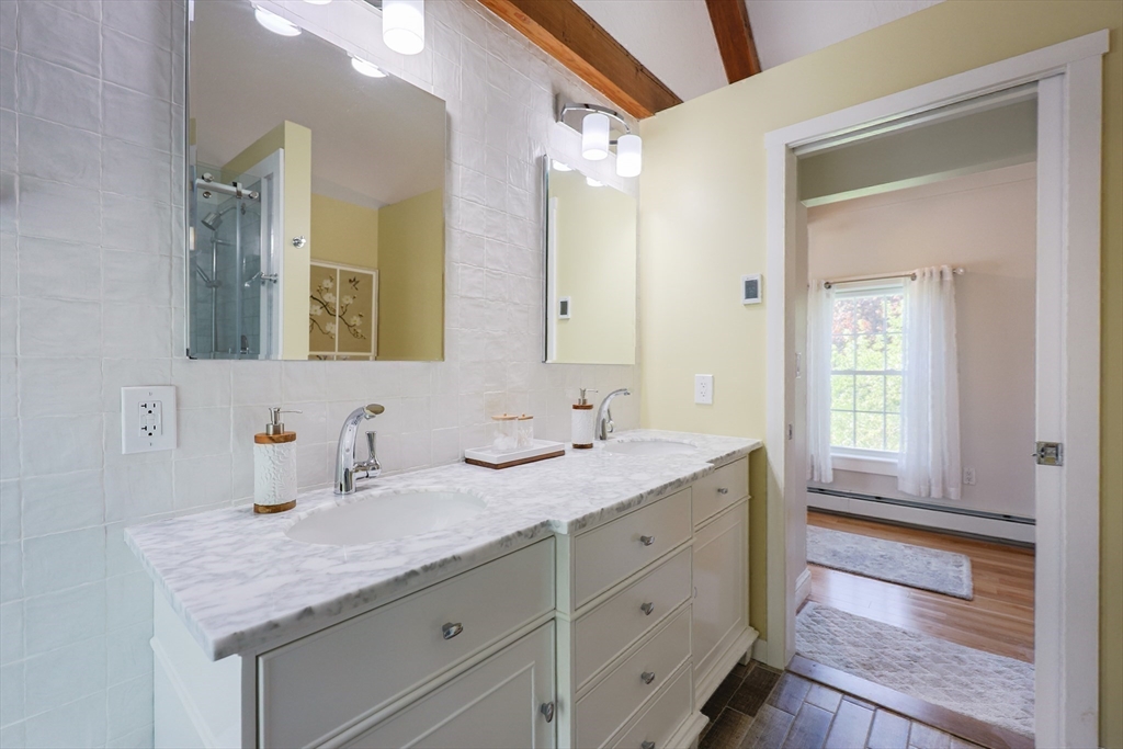 Plaistow, New Hampshire 03865, United States, 5 Bedrooms Bedrooms, ,5 BathroomsBathrooms,Residential,Active,130581