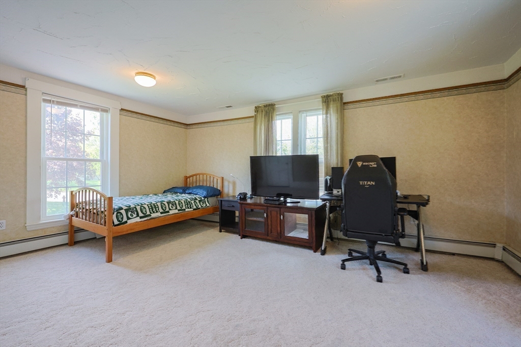 Plaistow, New Hampshire 03865, United States, 5 Bedrooms Bedrooms, ,5 BathroomsBathrooms,Residential,Active,130581