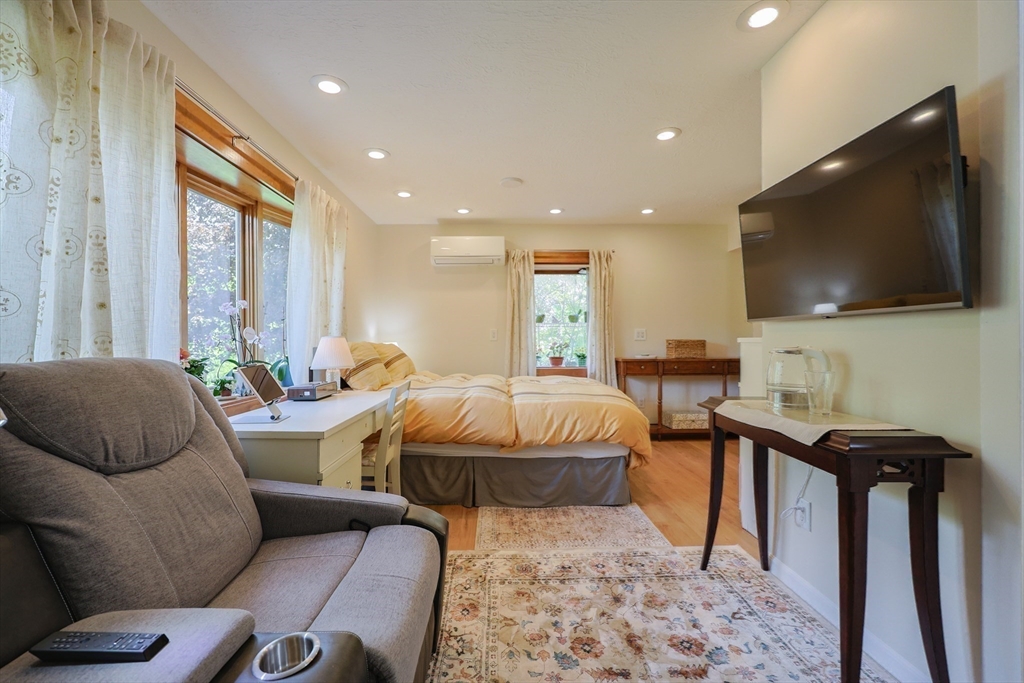 Plaistow, New Hampshire 03865, United States, 5 Bedrooms Bedrooms, ,5 BathroomsBathrooms,Residential,Active,130581