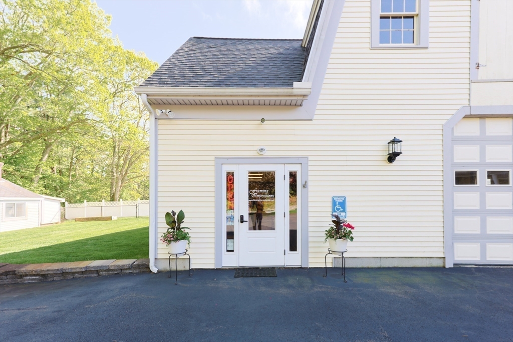 Plaistow, New Hampshire 03865, United States, 5 Bedrooms Bedrooms, ,5 BathroomsBathrooms,Residential,Active,130581