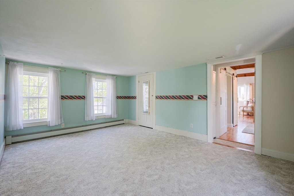 Plaistow, New Hampshire 03865, United States, 5 Bedrooms Bedrooms, ,5 BathroomsBathrooms,Residential,Active,130581