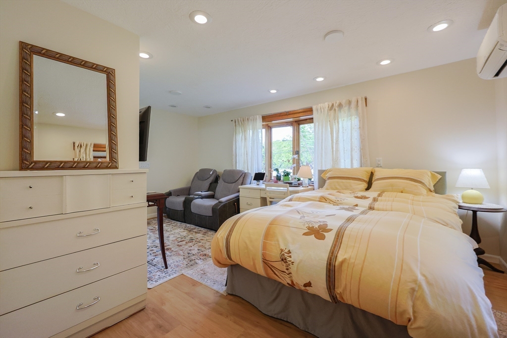 Plaistow, New Hampshire 03865, United States, 5 Bedrooms Bedrooms, ,5 BathroomsBathrooms,Residential,Active,130581