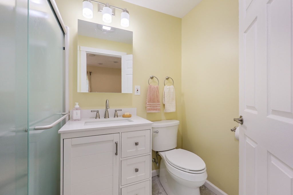 Plaistow, New Hampshire 03865, United States, 5 Bedrooms Bedrooms, ,5 BathroomsBathrooms,Residential,Active,130581