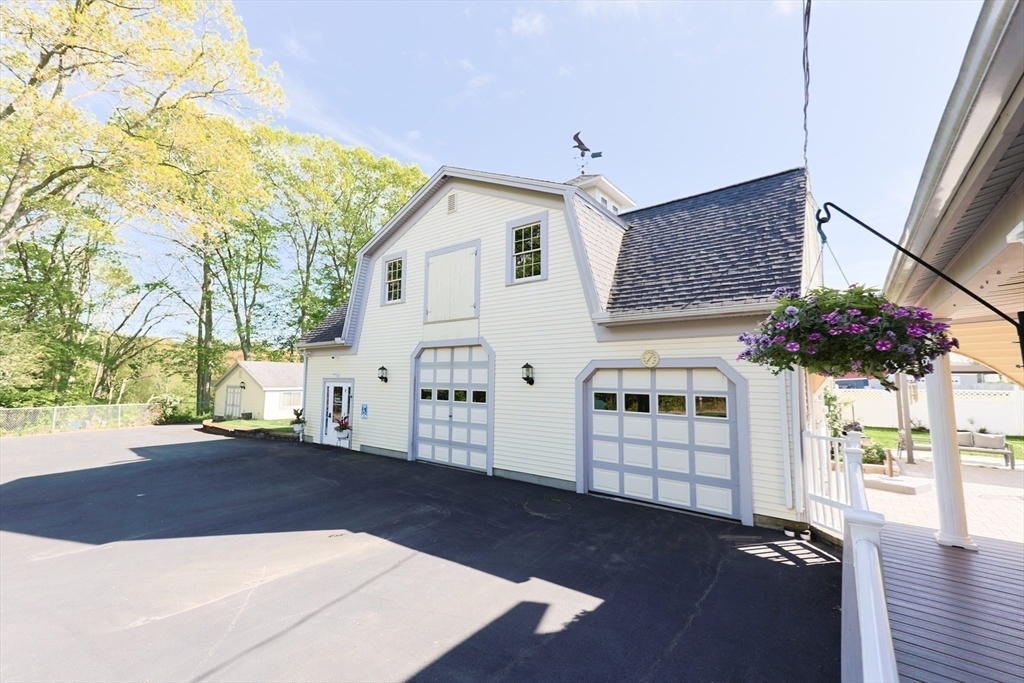 Plaistow, New Hampshire 03865, United States, 5 Bedrooms Bedrooms, ,5 BathroomsBathrooms,Residential,Active,130581