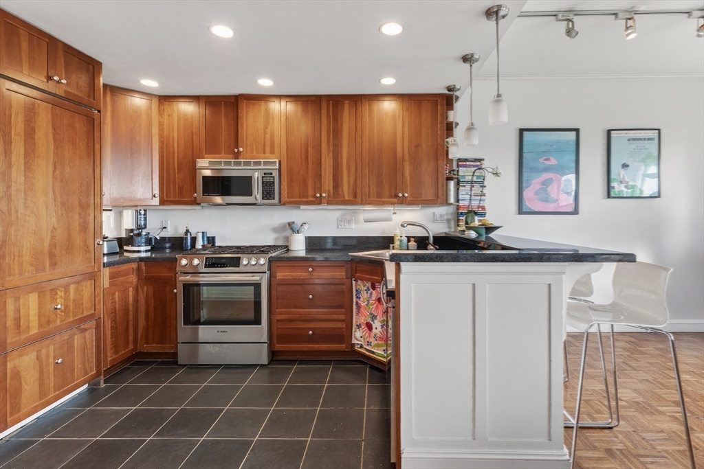 48 Beacon St 9F