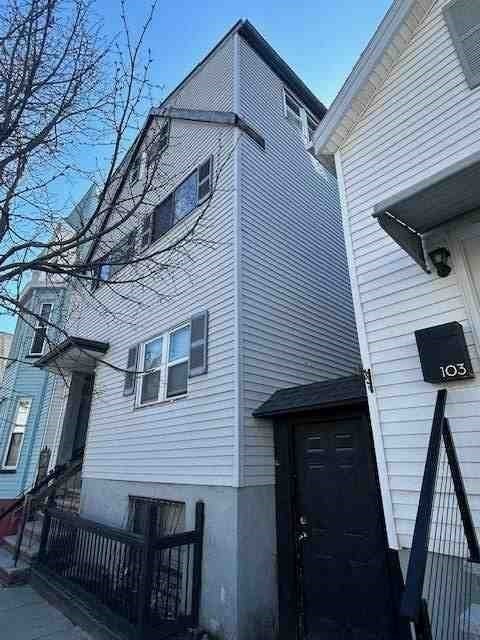 105 Lexington St