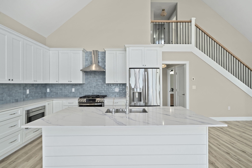 16 Riverside Dr