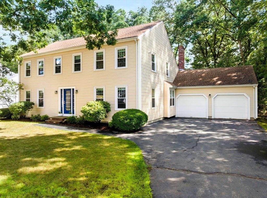 Photo of 14 Dotty Ann Dr, Framingham, MA