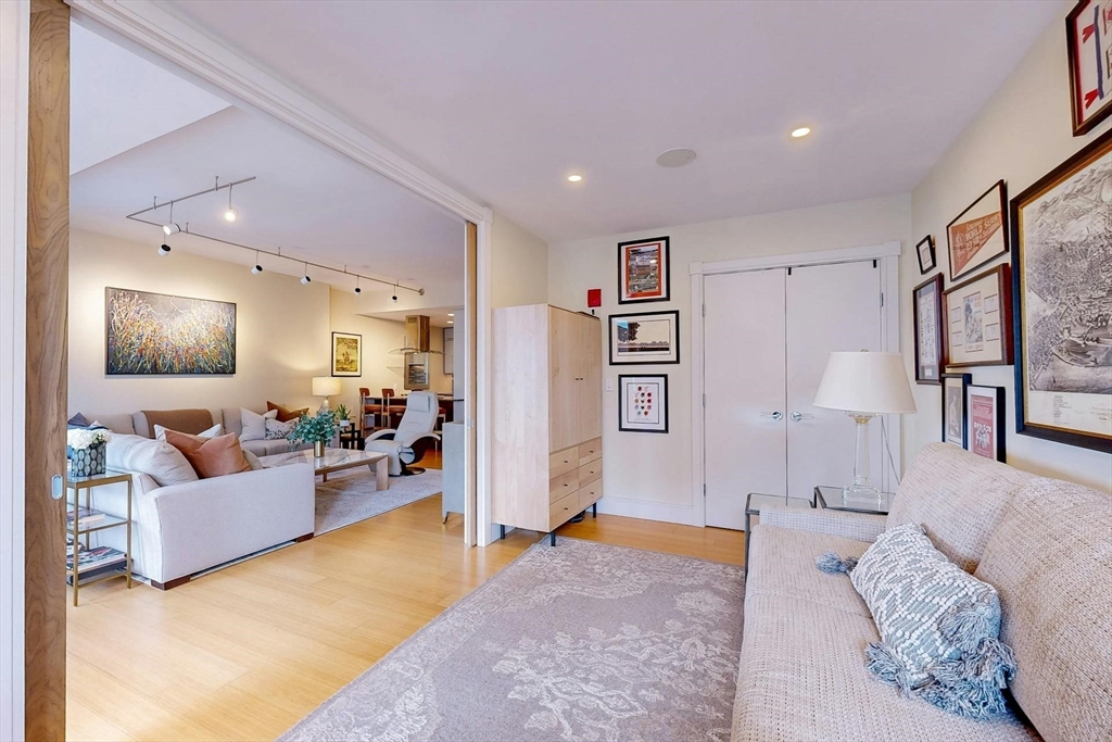 45 Province St 2203