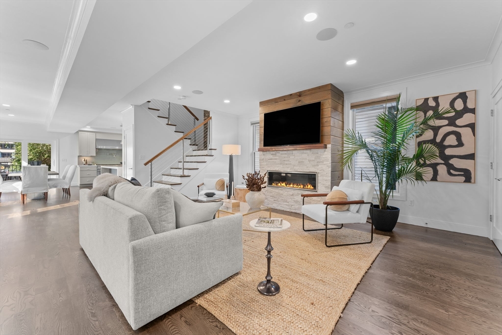 333 W 3rd St 1