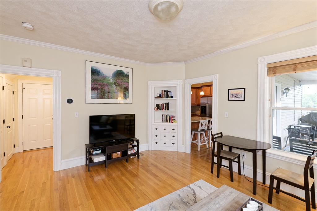326 Crescent Street 2