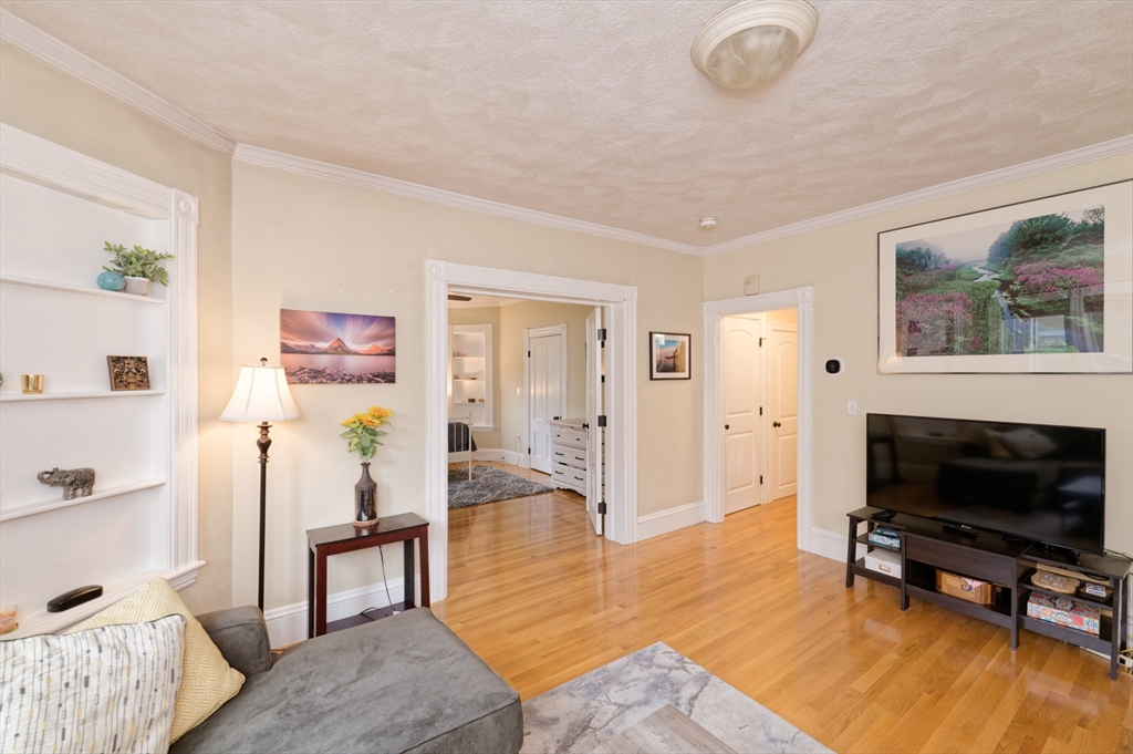 326 Crescent Street 2