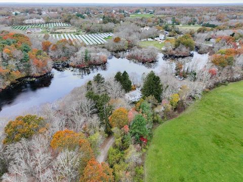 4 Meadowbrook Ave Swansea MA 02777