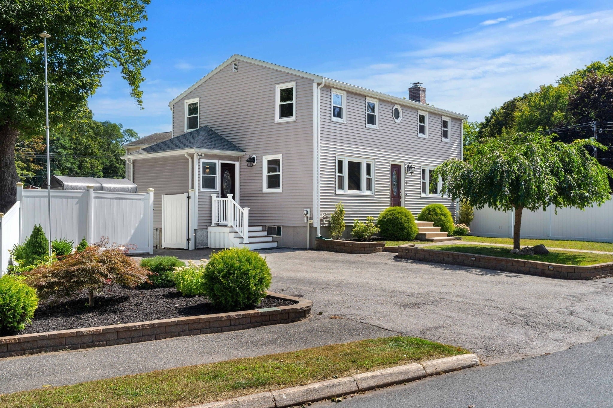Photo of 2 Ash St, Amesbury, MA