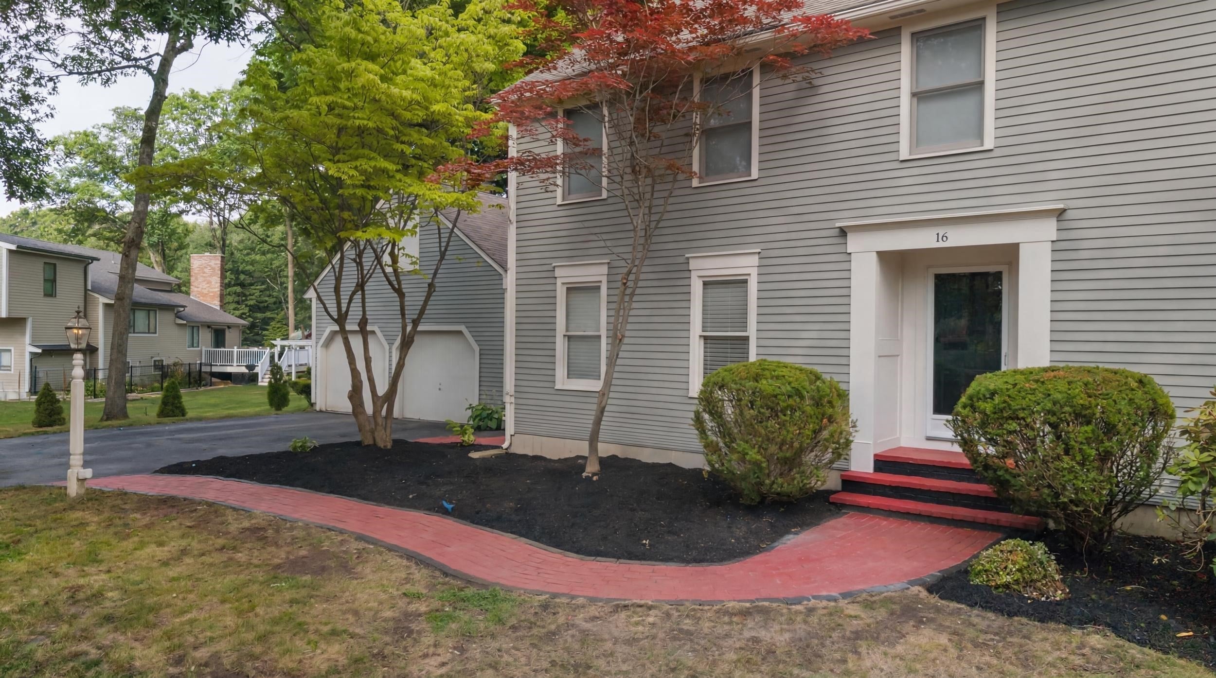 16 Dartmoor Dr