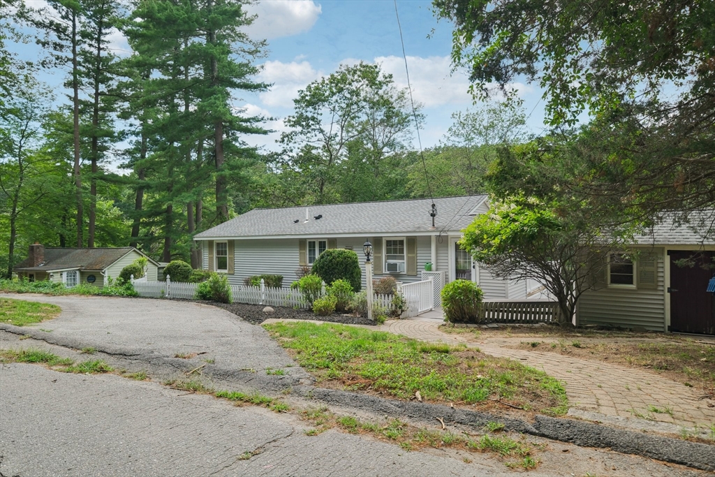 140 Massapoag Rd