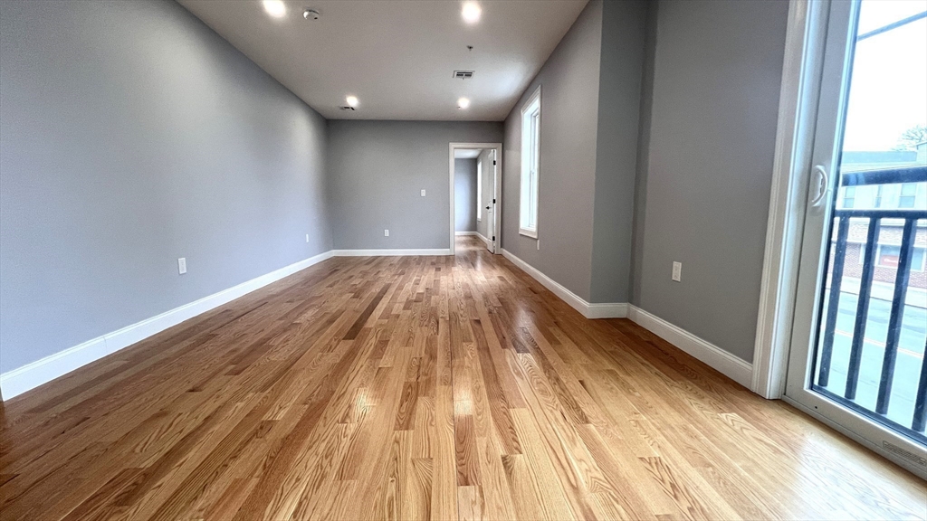 585 Washington St 202