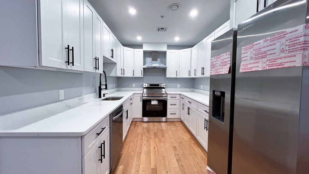 585 Washington St 202