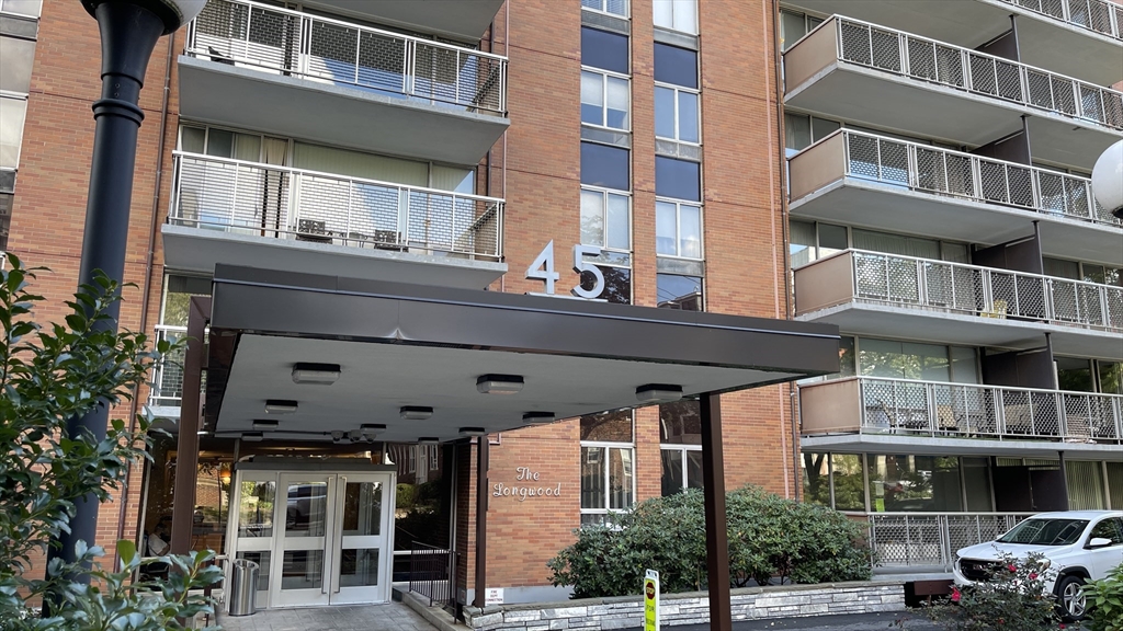 45 Longwood Ave #705, Brookline, MA Photo #5