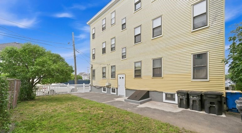 566 Shirley St