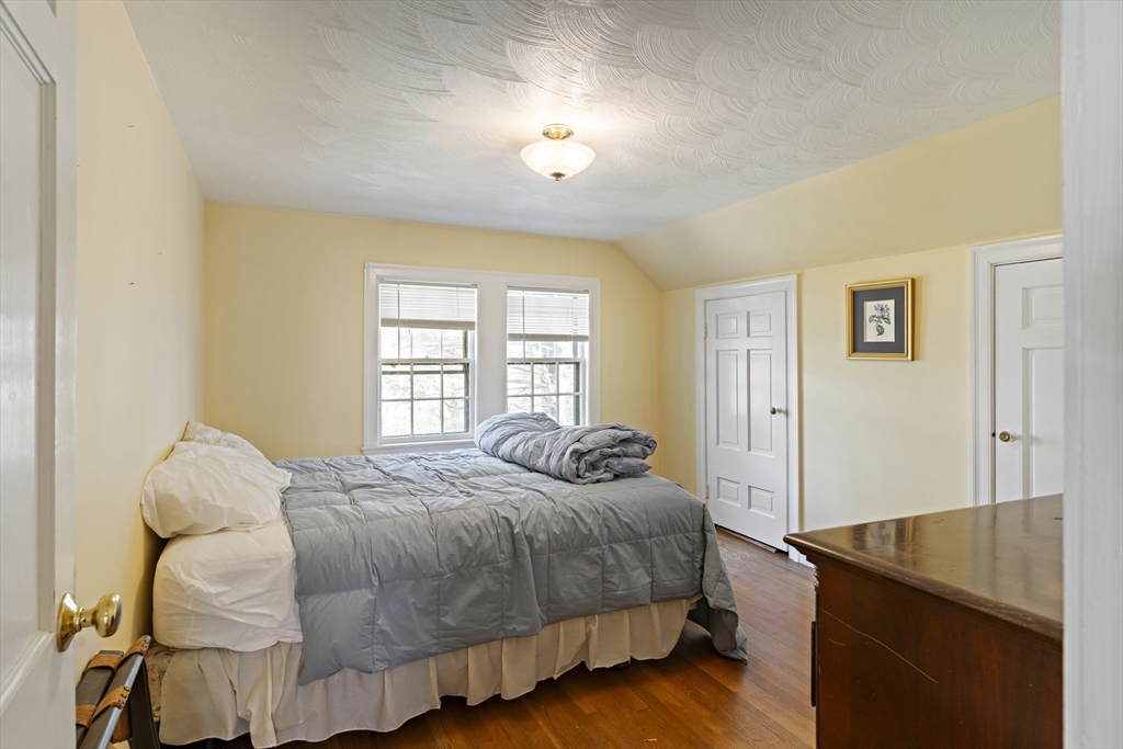 Newton, Massachusetts 02466, United States, 4 Bedrooms Bedrooms, ,2 BathroomsBathrooms,Residential,Pending,129916