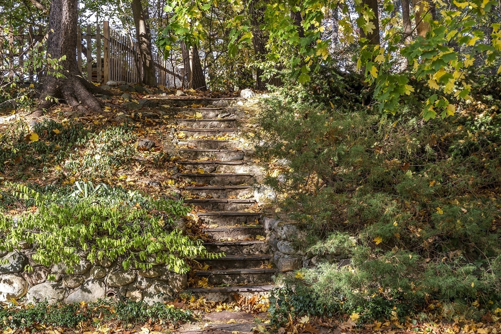 Newton, Massachusetts 02466, United States, 4 Bedrooms Bedrooms, ,2 BathroomsBathrooms,Residential,Pending,129916