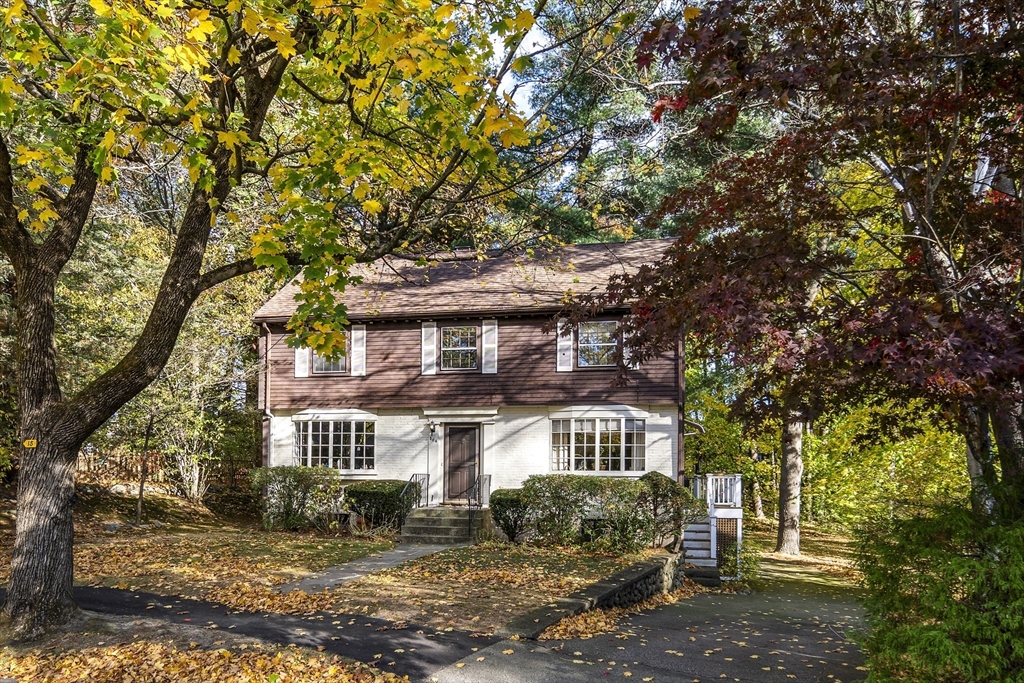 Newton, Massachusetts 02466, United States, 4 Bedrooms Bedrooms, ,2 BathroomsBathrooms,Residential,Pending,129916