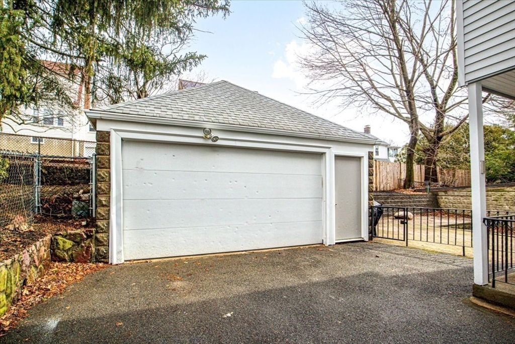 64 Bradford Rd