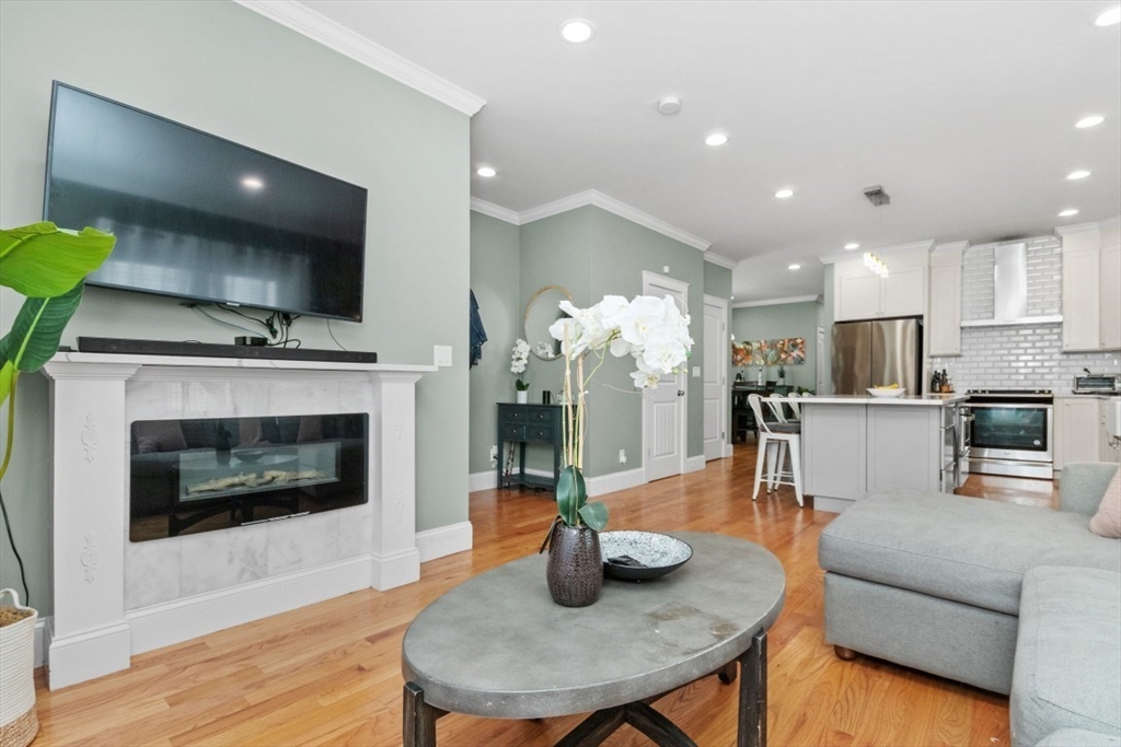 87 Sunnyside St 87